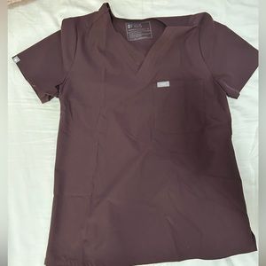 FIGS women’s Catarina one pocket scrub top in size small. Color dark fig